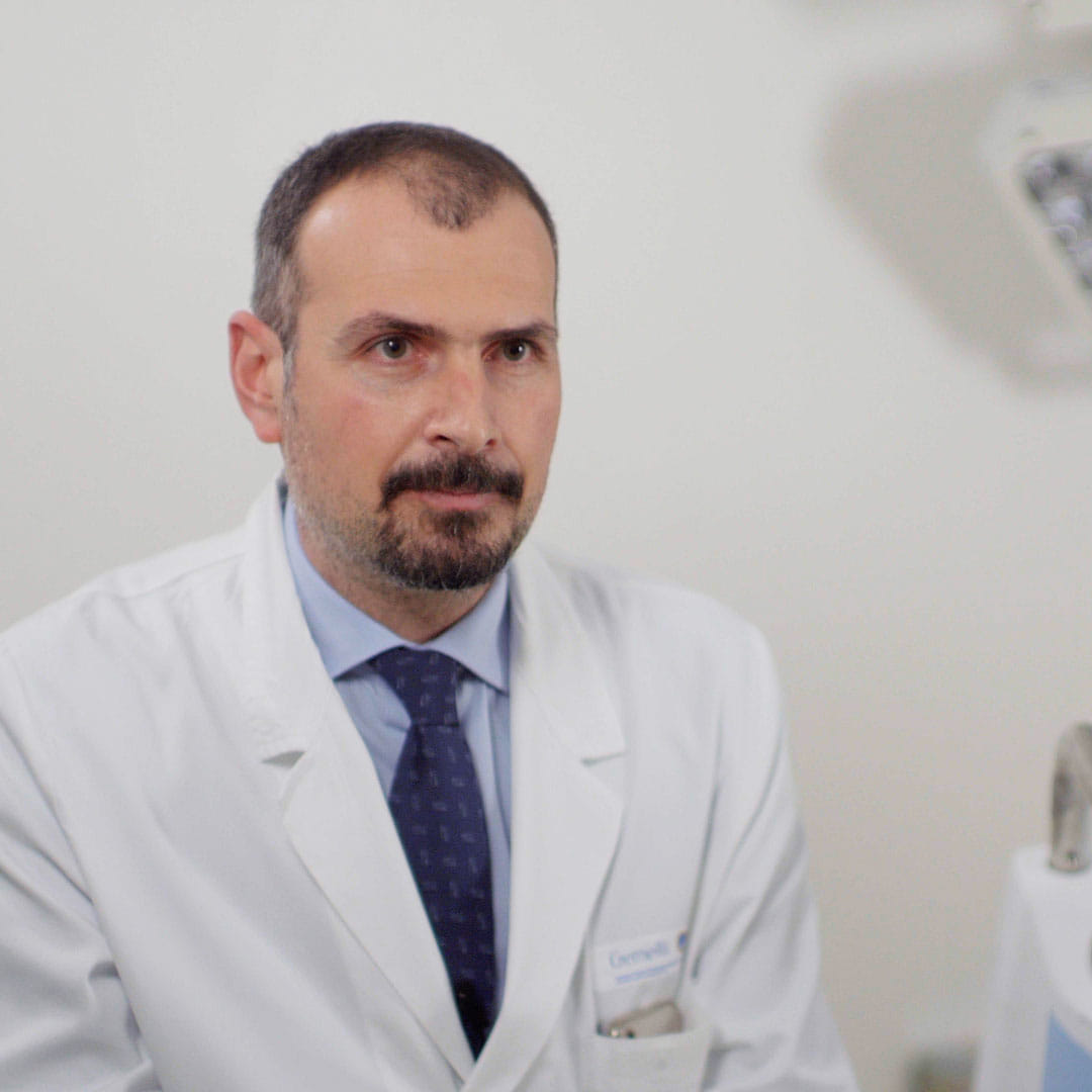 Dr Tagliaferri of Fondazione Policlinico Universitario in his white coat on video about Brachytherapy